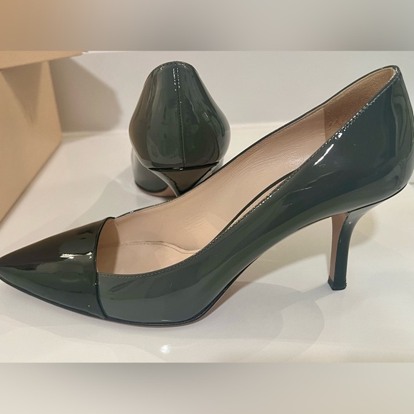 Gorgeous Prada pumps, zero scuffs or marks, dust bag with original box. Classic - Picture 1 of 5